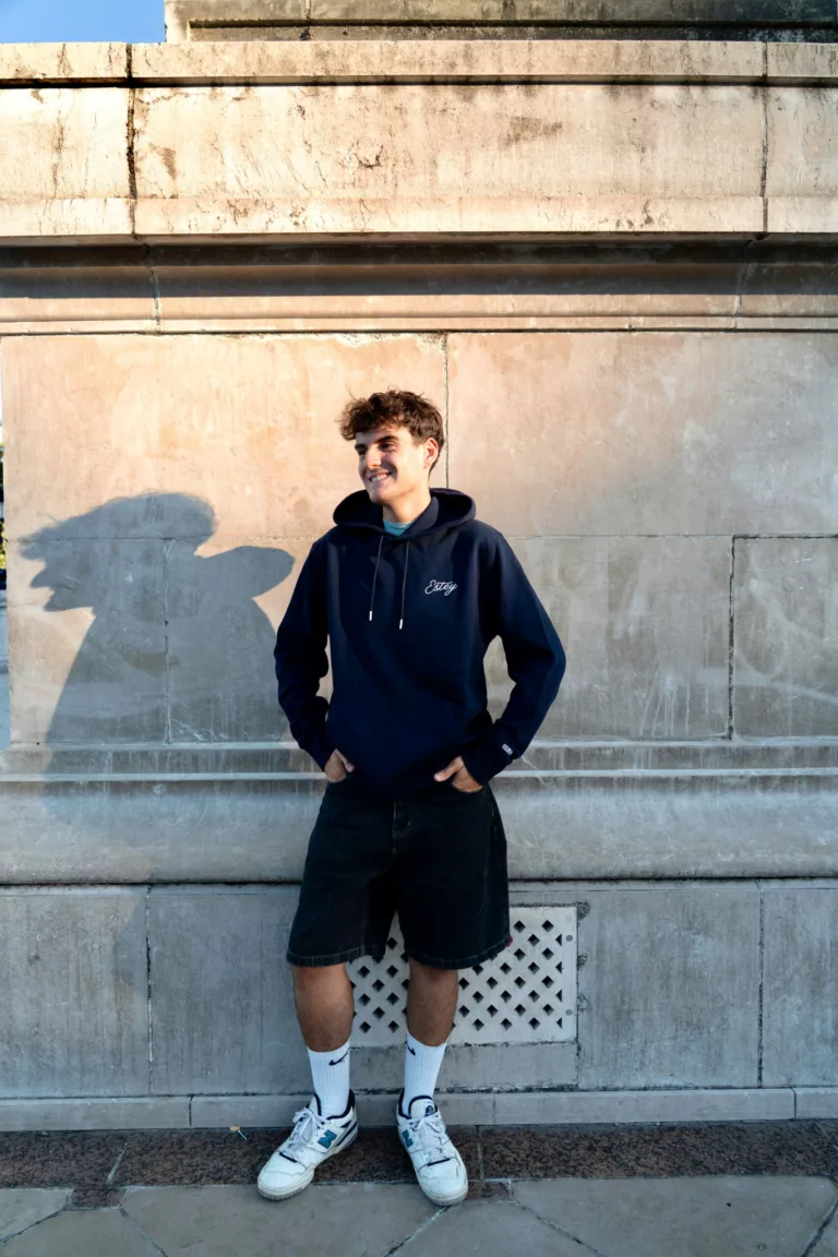 Sweat à capuche « Marée » en coton biologique porté, coupe unisexe