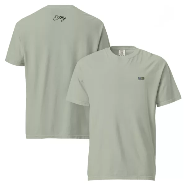 T-shirt Sarment – Garment-dyed baie T-shirt Sarment Estey garment-dyed baie, coton ring-spun 206 g/m², effet vintage, brodé